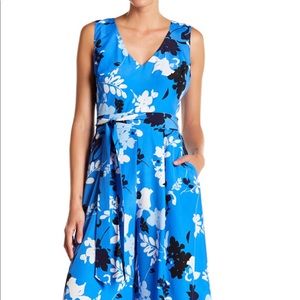 Vince Camuto
Floral Print Cropped V-Neck Jumpsuit